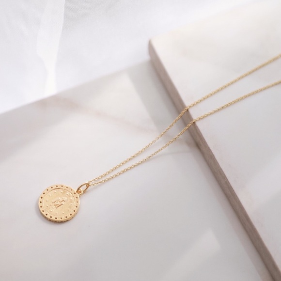 Miraculous Mary Necklace | Gold Vermeil 925 Silver - Picture 4 of 8